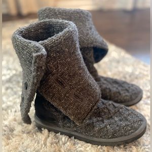UGG- Classic Cardy Lattice Button Detail Grey Boots Size 7